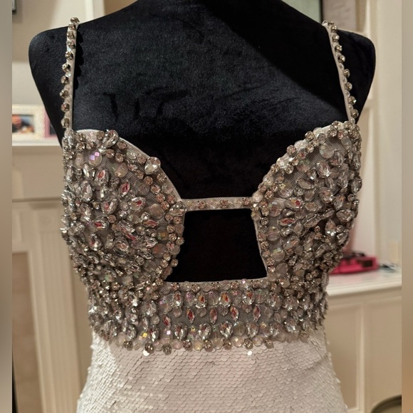 PATBO Hand Beaded Sequin Mini Dress White Size 4 EUC - Picture 5 of 11